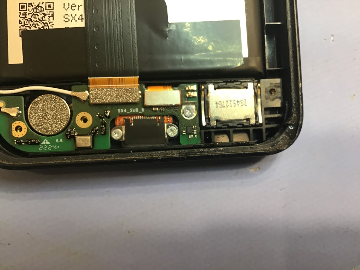 AQUOSWish4のバッテリー交換ならデータそのまま修理可能なスマホ修理工房セレオ甲府店へ！